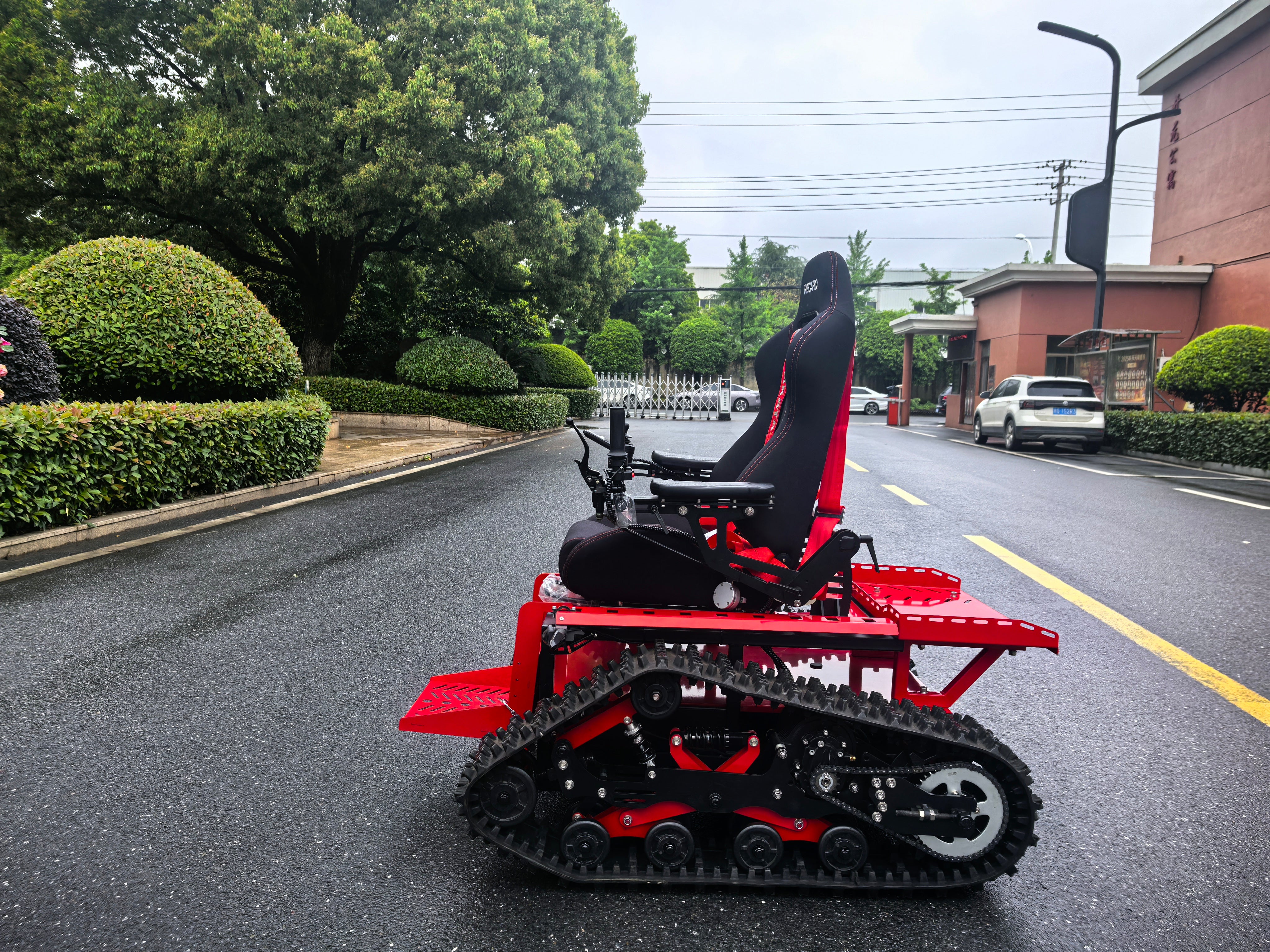 RubberRover Elite - Premium Adventure Tank Chair